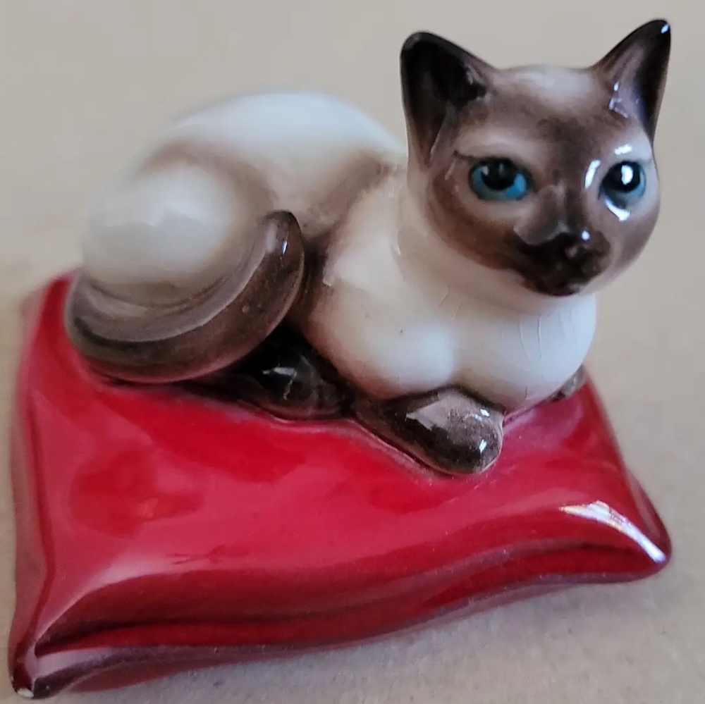 Vintage Brad Keeler Porcelain Siamese Cat Figurine
